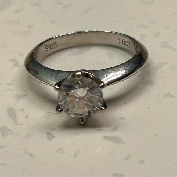 1.0 Carat Moissanite ring. Brilliance than a diamond. - Picture 8 of 12